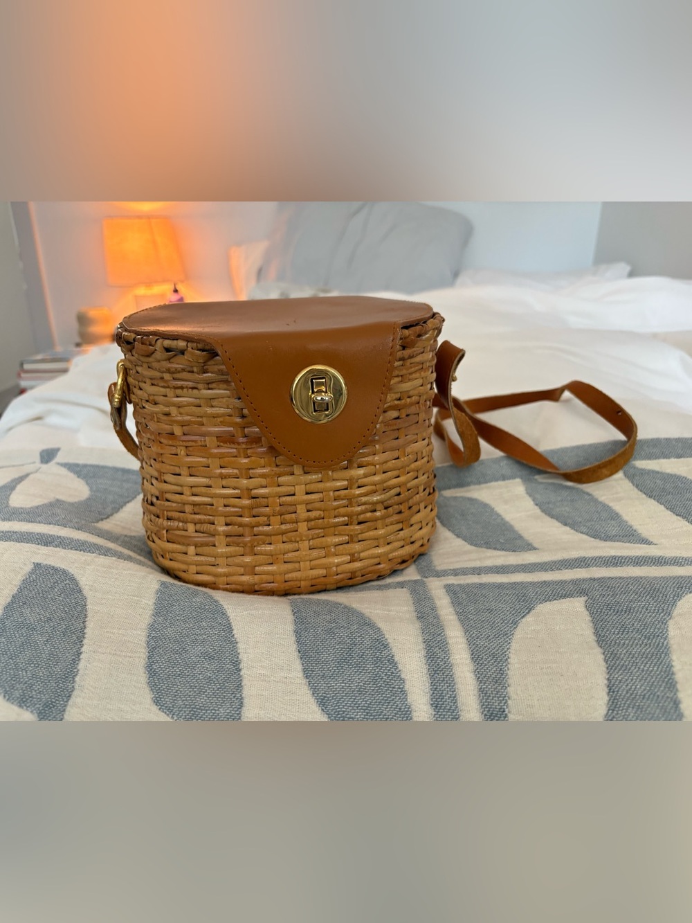 Vintage picnic basket bag